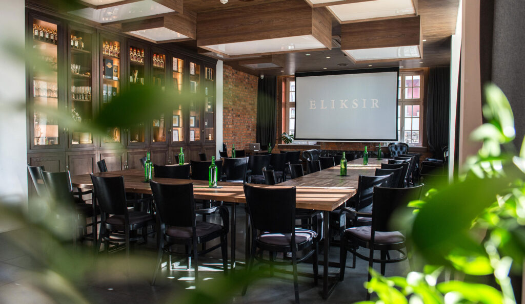 Eliksir dining room set for an event with a projection screen